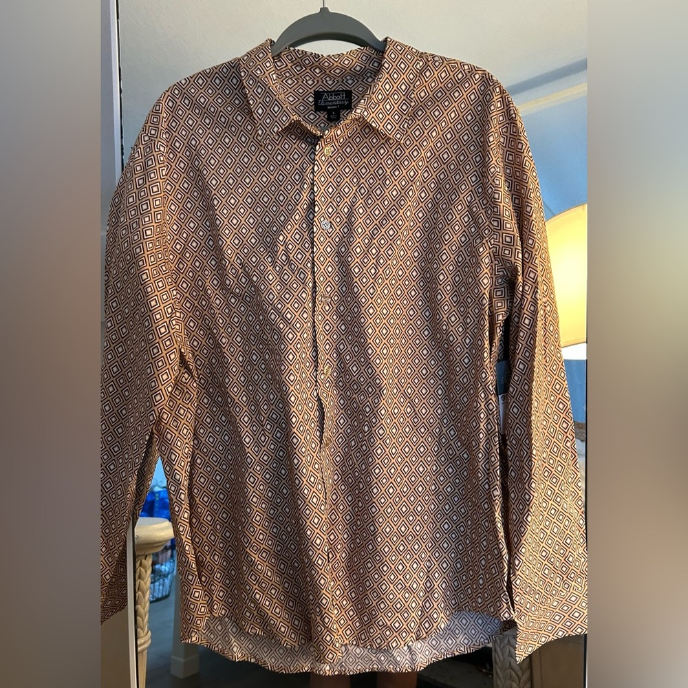 NEW Abbott Elementary Men’s Beige Diamond Button Down Shirt L $54